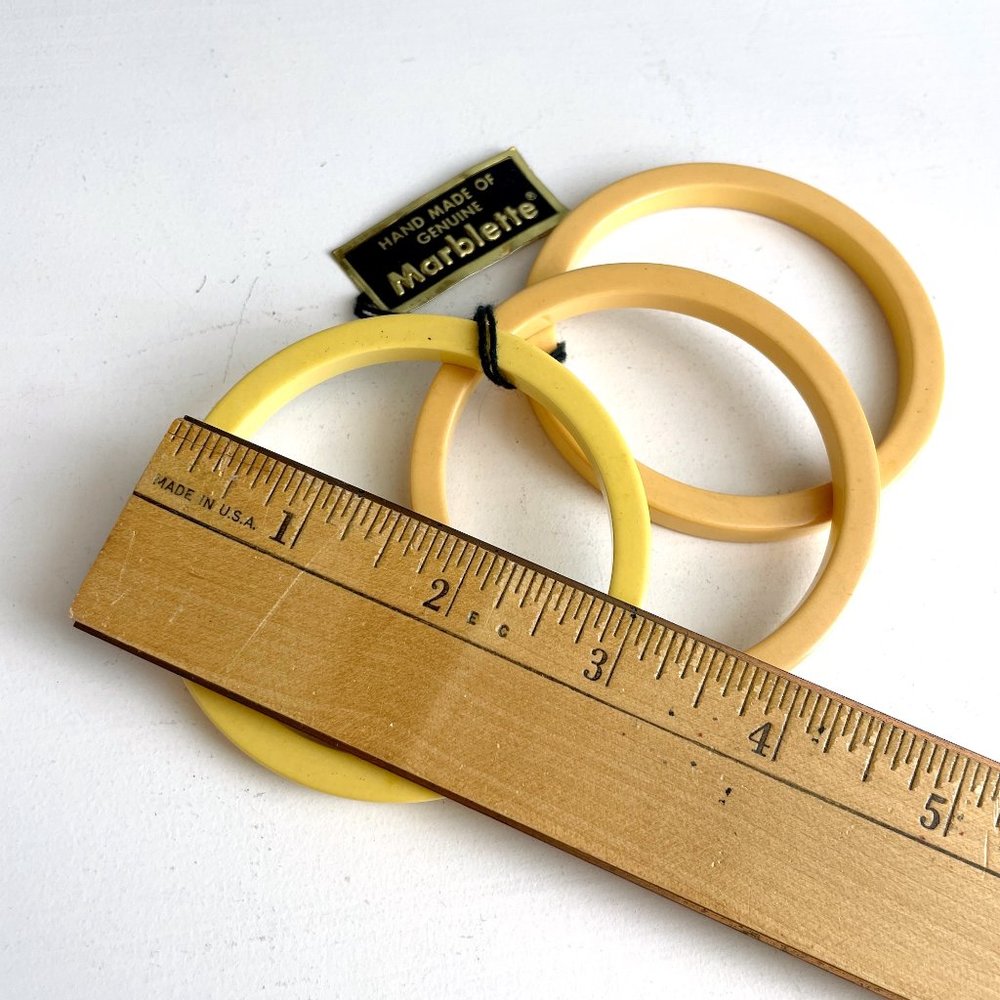 Vintage 1960s yellow Marblette bangle bracelets - set of 3 - NWT - Picture 5 of 5